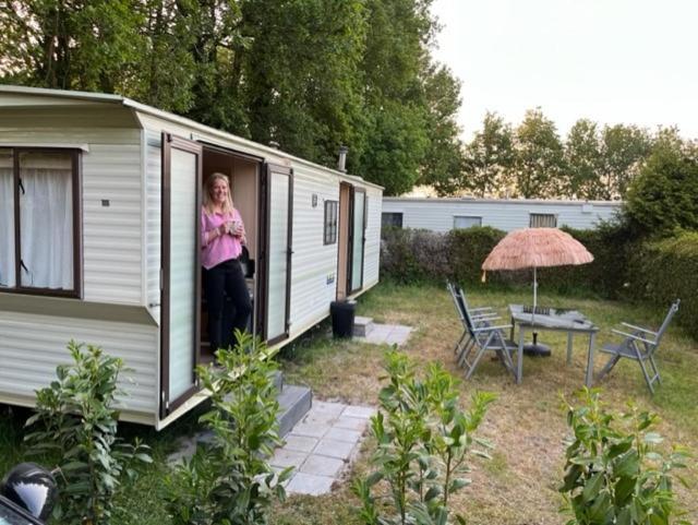 Stacaravan De Tien Geheugten: Woodland Retreat in Drenthe Schoonloo Exterior photo